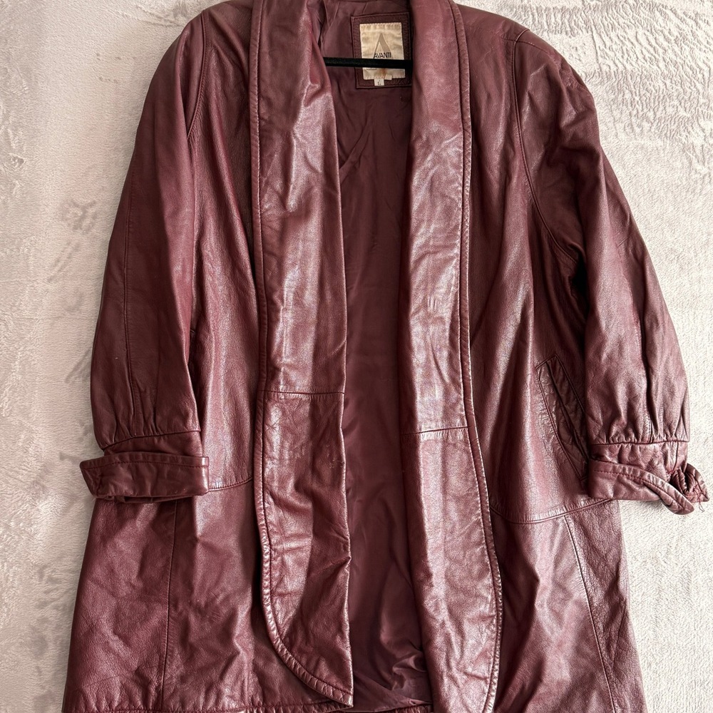 AVANTI Burgundy Leather Trench Coat Women's Size L‎ Classic Style